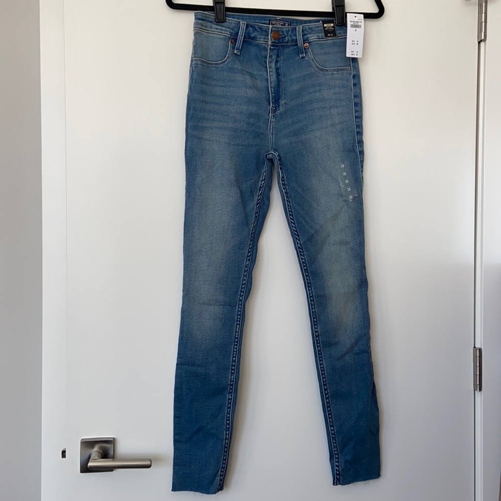 Abercrombie skinny jeans, never worn!